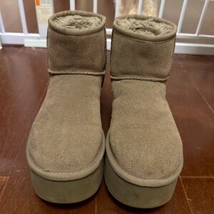 Ugg Mini Platforms Smoke Plume Size 7